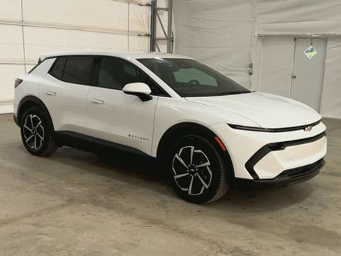 New 2026 Chevrolet Equinox EV LT image 2