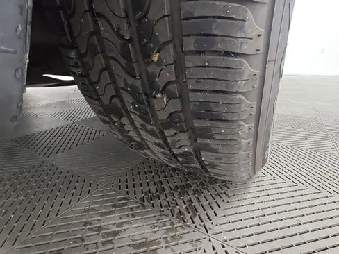 Used 2015 Dodge Challenger SXT image 37