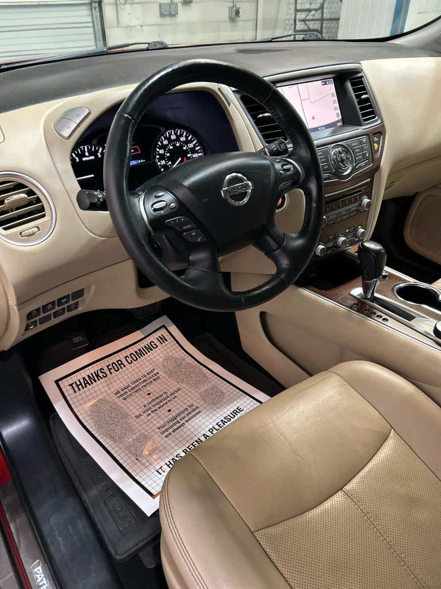 Used 2019 Nissan Pathfinder Platinum AWD/4WD image 12