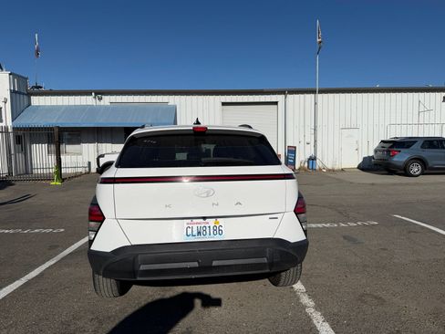 Used 2024 Hyundai Kona SEL AWD/4WD image 4