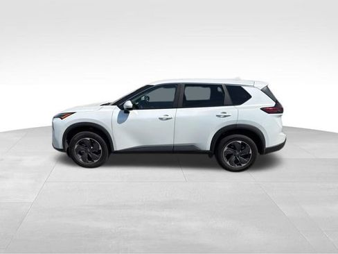 Used 2024 Nissan Rogue SV image 4