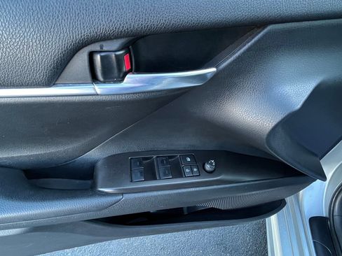 Used 2024 Toyota Camry SE image 13