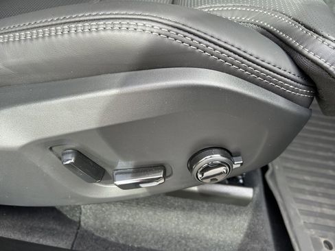 Certified 2024 Volvo XC60 T8 Ultimate w/ Protection Package Premier image 23