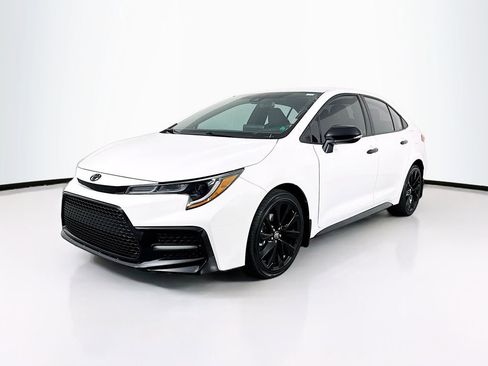 Used 2022 Toyota Corolla SE image 3