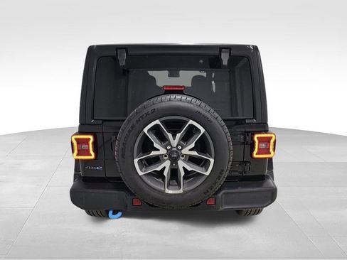 Used 2024 Jeep Wrangler Unlimited w/ Convenience Group AWD/4WD image 3