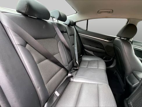 Used 2017 Hyundai Elantra Limited FWD image 19