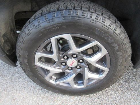 Used 2025 GMC Sierra 1500 SLT w/ SLT Premium Plus Package AWD/4WD image 10
