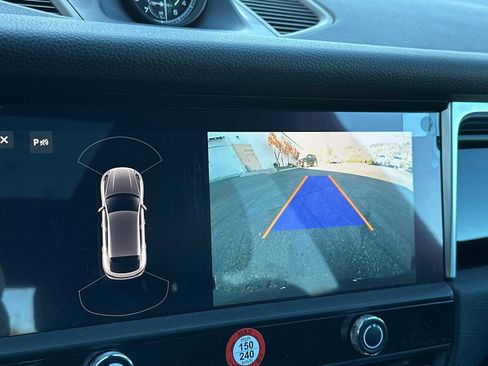 Certified 2024 Porsche Macan image 21