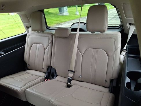 Used 2024 Ford Expedition Limited AWD/4WD image 13