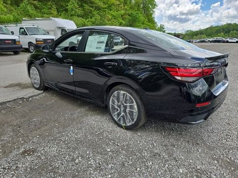 New 2025 Nissan Sentra SR w/ Trunk Package image 3