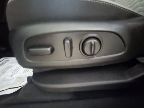 Used 2020 Chevrolet Equinox LT AWD/4WD image 19