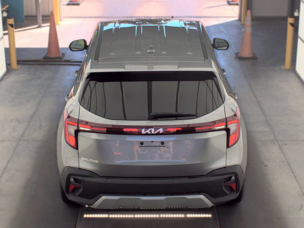 Used 2026 Kia Seltos LX FWD image 4