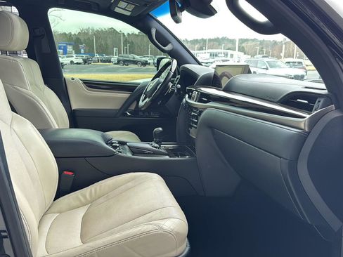 Used 2019 Lexus LX 570 4WD image 10