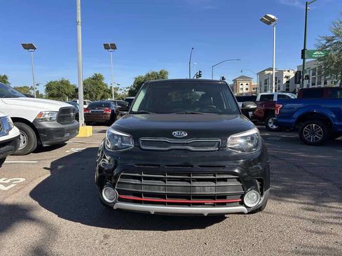 Used 2017 Kia Soul ! image 2