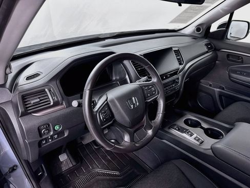 Used 2025 Honda Ridgeline Sport image 9