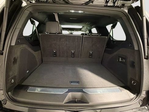 Used 2025 Cadillac Escalade ESV Premium Luxury image 22