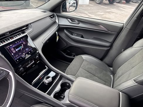 New 2025 Jeep Grand Cherokee L Altitude image 37