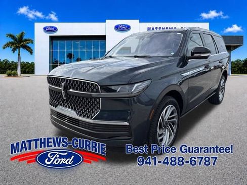 Used 2025 Lincoln Navigator Reserve AWD/4WD image 7