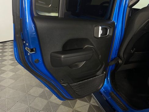 Used 2024 Jeep Wrangler Unlimited Rubicon w/ Capability Package image 33