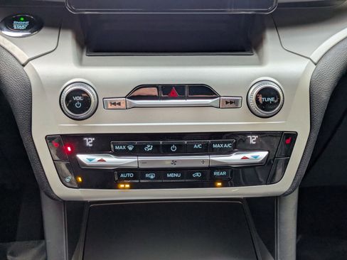 Used 2020 Ford Explorer XLT w/ Comfort Package image 20