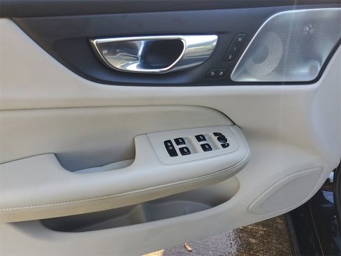 Certified 2023 Volvo S60 B5 Ultimate w/ Climate Package image 18