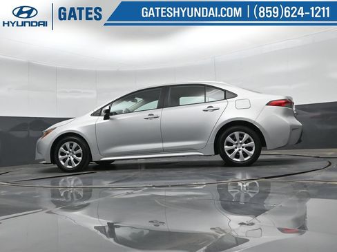 Used 2025 Toyota Corolla LE FWD image 39