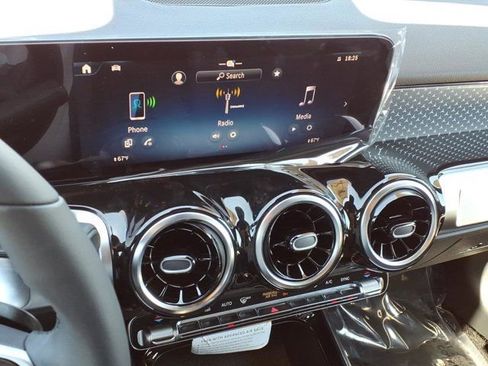 New 2026 Mercedes-Benz GLB 250 image 5
