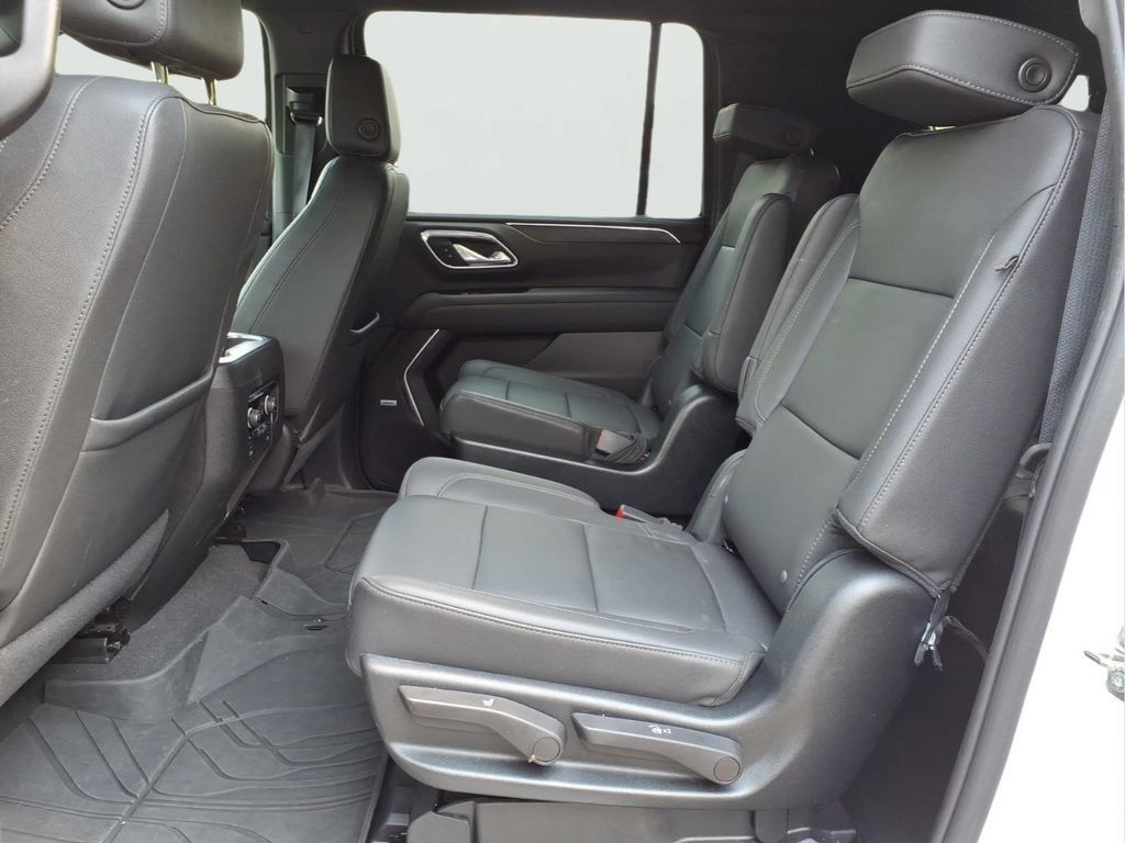 Certified 2023 Chevrolet Suburban Z71 w/ Luxury Package AWD/4WD image 22