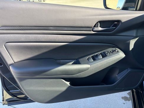 Used 2025 Nissan Altima 2.5 S image 17