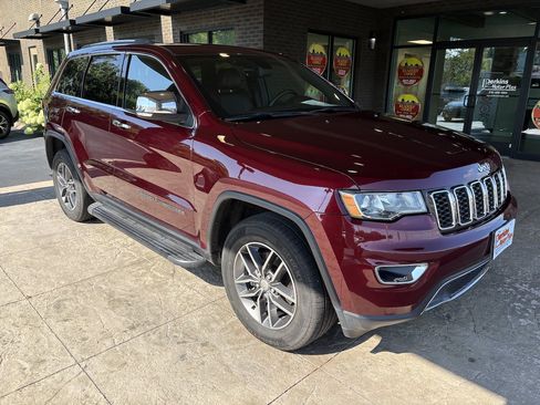 Used 2018 Jeep Grand Cherokee Limited AWD/4WD image 4