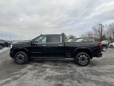 Used 2025 GMC Sierra 3500 Denali Ultimate image 9