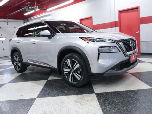 Used 2021 Nissan Rogue SL w/ Premium Package image 2