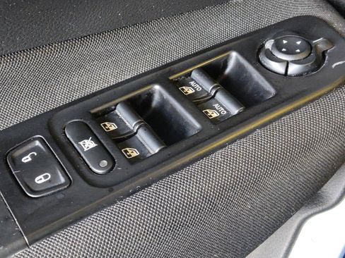 Used 2020 Jeep Renegade Latitude FWD image 27