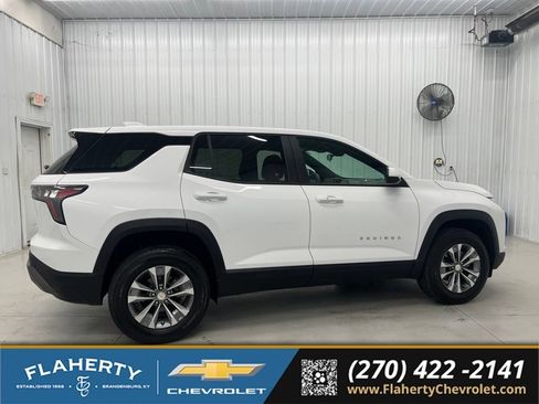 Used 2025 Chevrolet Equinox LT FWD image 2