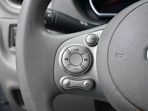 Used 2013 Nissan Versa SV w/ Convenience Pkg image 16