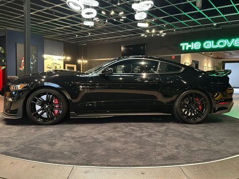 Used 2021 Ford Mustang Shelby GT500 w/ Technology Package RWD image 3