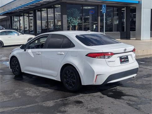 Used 2022 Toyota Corolla LE image 6