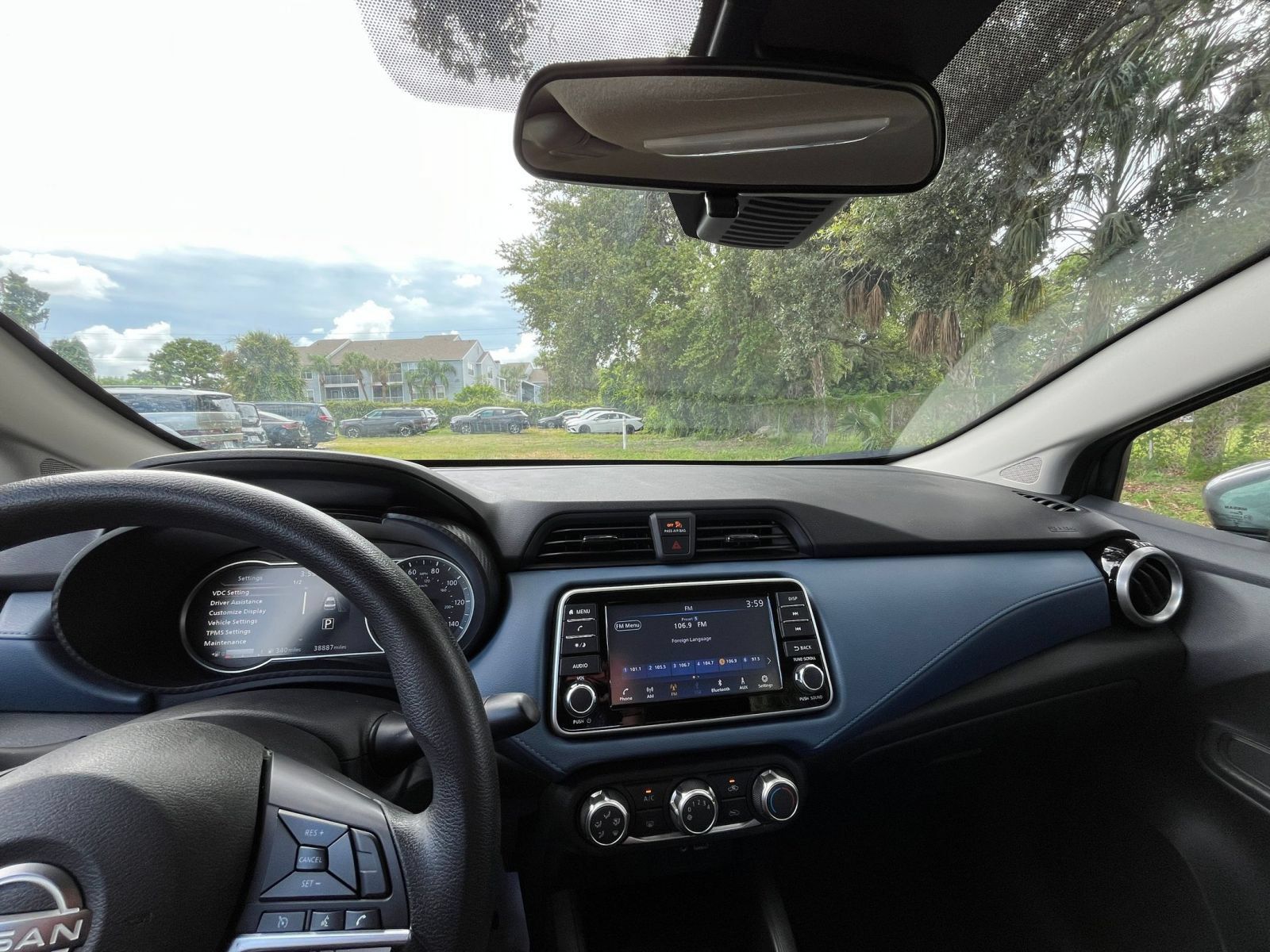 Used 2025 Nissan Versa SV FWD image 30