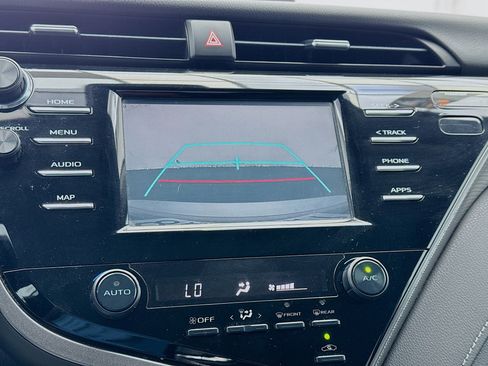 Used 2019 Toyota Camry SE image 10