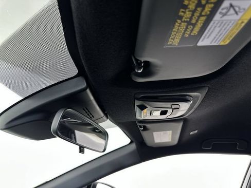 Used 2025 Toyota Corolla Cross AWD Hybrid image 19