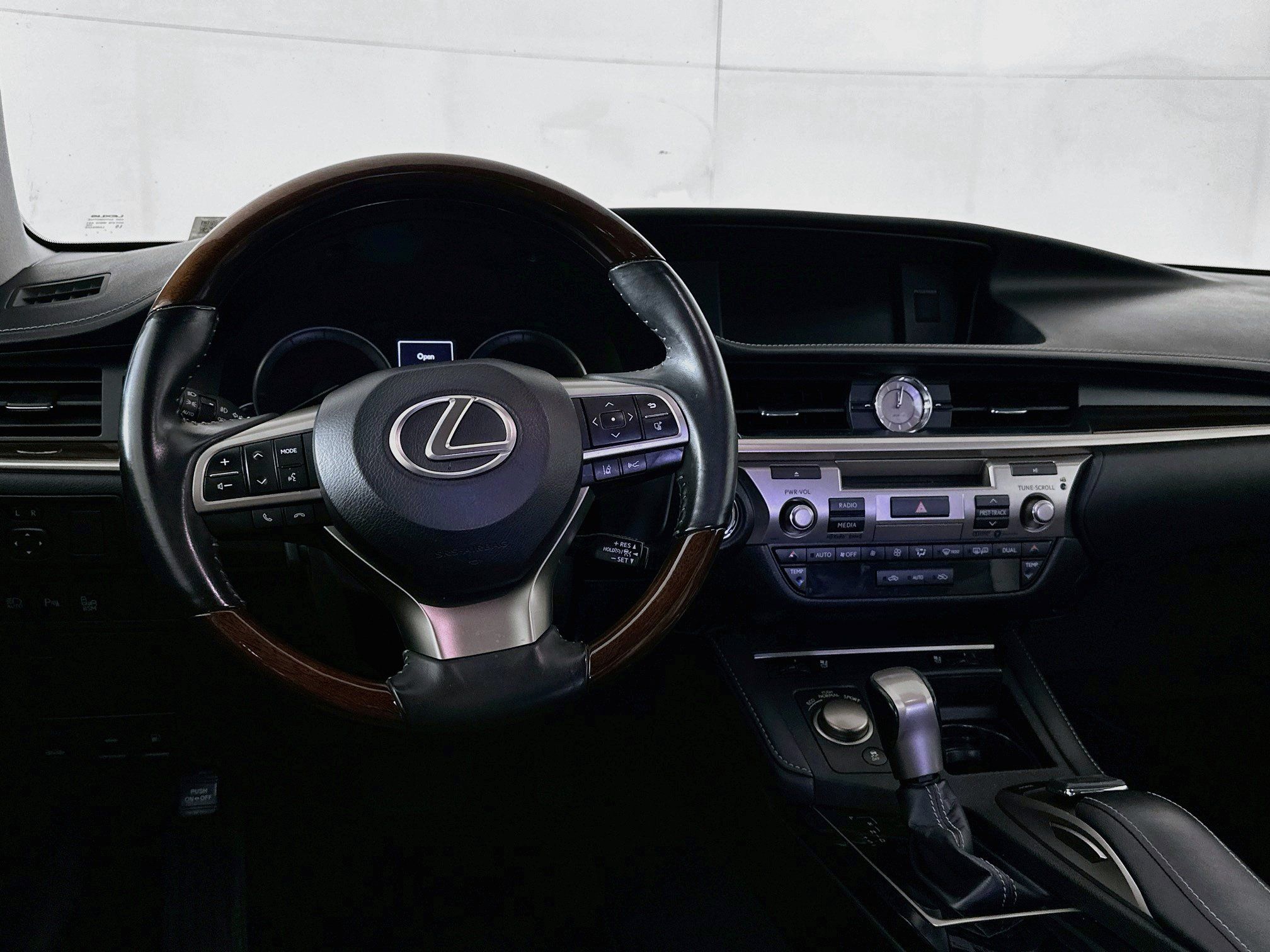 Used 2018 Lexus ES 350 w/ Navigation System Package FWD image 18
