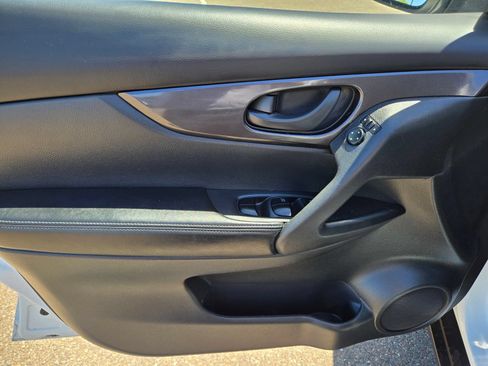 Used 2019 Nissan Rogue S FWD image 22