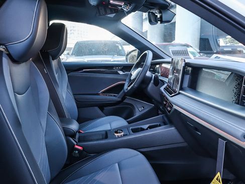 New 2026 Volkswagen Tiguan SE R-Line image 17