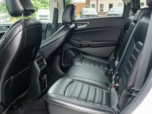 Used 2022 Ford Edge SEL AWD/4WD image 11