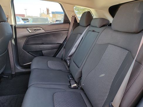 Used 2024 Kia Sportage LX image 9