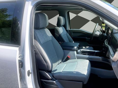 Used 2025 Ford F250 XLT w/ Black Appearance Package AWD/4WD image 7