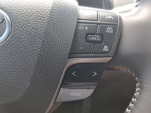 Used 2025 Toyota Camry SE w/ Convenience Package FWD image 12