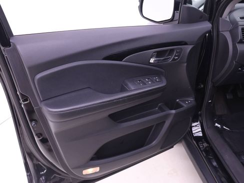 Certified 2020 Honda Pilot Touring image 9