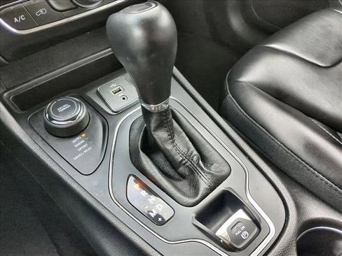 Used 2019 Jeep Cherokee Latitude Plus image 11