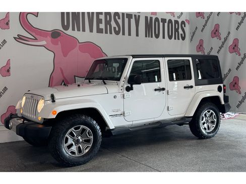 Used 2015 Jeep Wrangler Unlimited Sahara w/ Connectivity Group AWD/4WD image 7